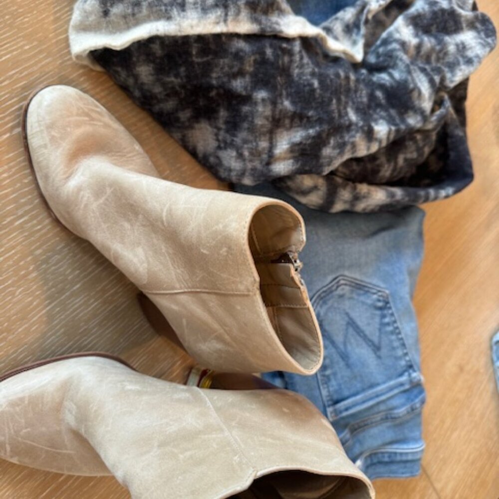 Gianni Bini Chellie Tan Ankle Boots - Size 7M - Great Condition - Leather